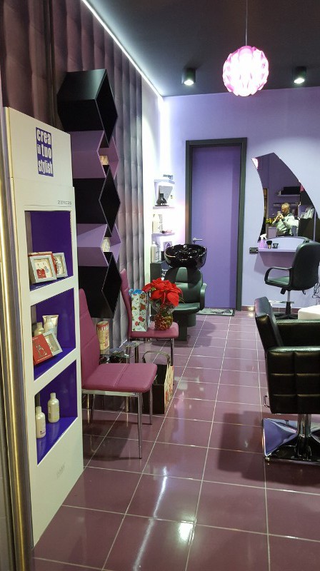 PRVI SE OŠIŠAO: MACA OTVORIO FRIZERSKI SALON U BELVILU!