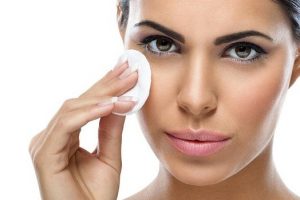 5 saveta dermatologa za skidanje šminke!