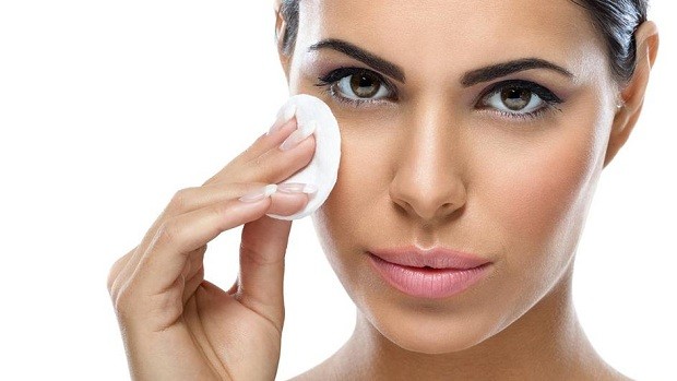 5 saveta dermatologa za skidanje šminke!