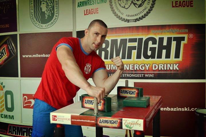 Nenad Shone Smiljković jedan od najpoznatijih i najboljih armwrestlera u Srbiji ( Armwrestling - sportsko obaranje ruke ) danas je preuzeo da vodi kancelariju za mlade u opstini Trstenik.