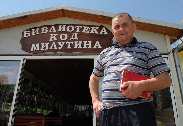 Kultna kragujevacka kafana “Biblioteka kod Milutina” napravila reklamu na Juznom polu  - “BIBLIOTEKOM”  NA GINISA