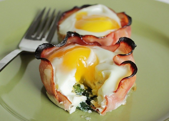 Ne preskačite doručak! Predlažemo korpice od šunke i jaja!
