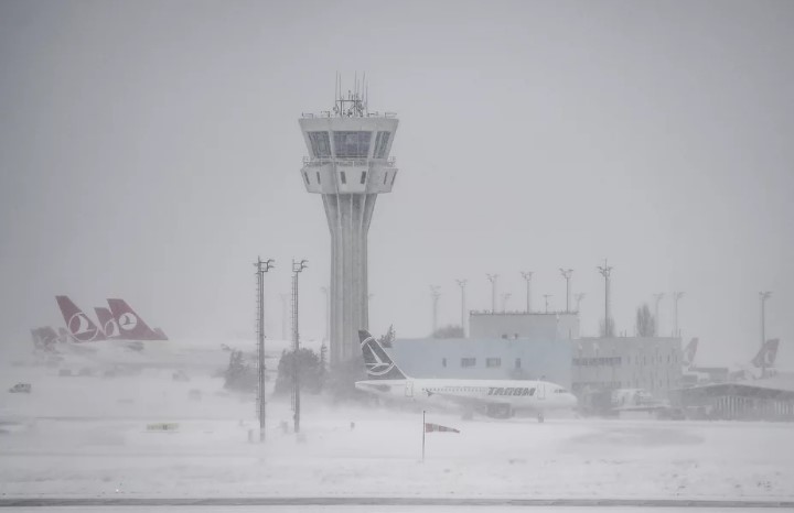 NEOČEKIVANO!Sneg paralizovao Istanbul, otkazano 400 letova