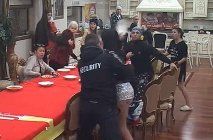 "Parovi" se gađali tanjirima! Aleksandra bacala tanjire na Milija (VIDEO)