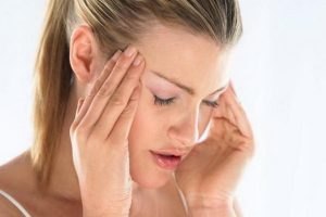 Zašto su žene sklonije migrenama od muškaraca?