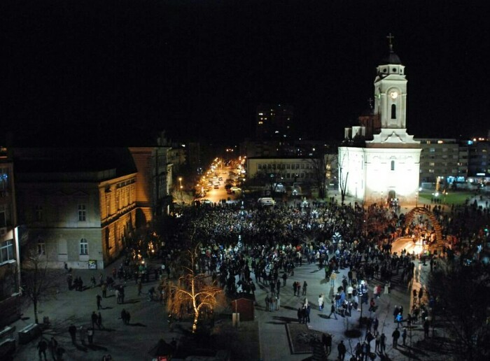 Oko 4.500 ljudi na protestu zbog otkazivanja koncerta Vlada Georgieva (VIDEO)