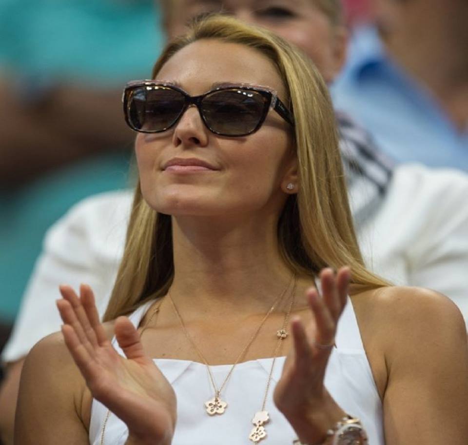(FOTO) ĐOKOVIĆEVA AMAJLIJA: Jelena na svakom Novakovom meču nosi isti komad nakita. Evo koliko košta