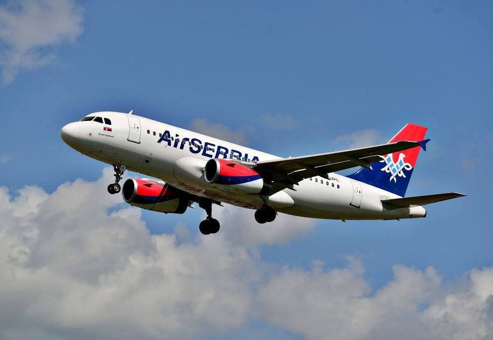 Air Serbia - komleptno ženska posada na letu do Pariza!
