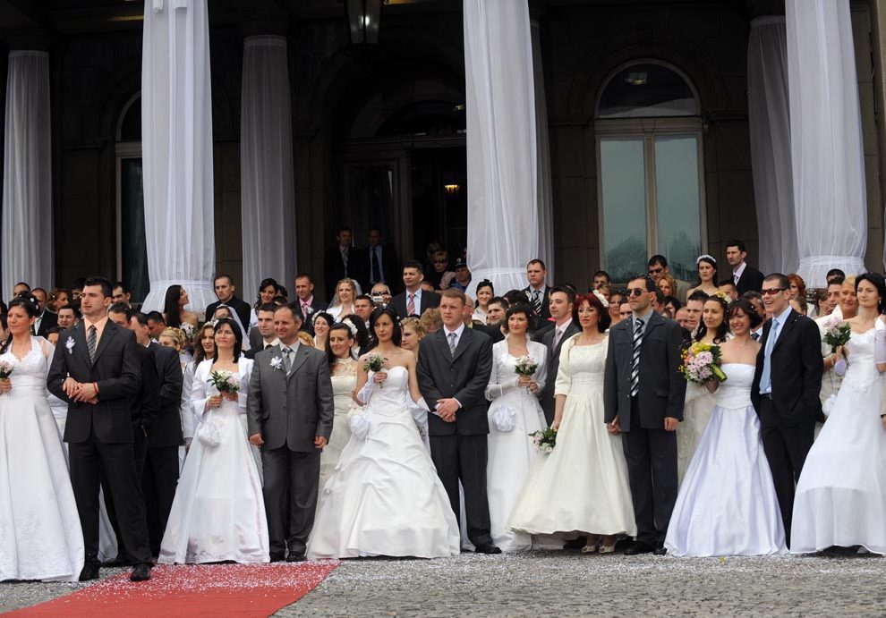 Održano 19. kolektivno venčanje ispred Skupštine Beograda