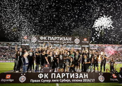 Fudbaleri Partizana nastavili slavlje u kafani!