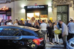 Letele hiljade evrića: Poznati blokirali novu radnju Bottega by Diopta u Beogradu!