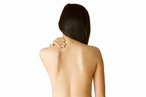 Kako se rešiti dosadnih bubuljica na leđima?