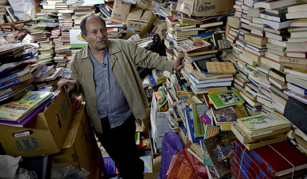 Sakupljao bačene knjige i posle 20 godina otvorio biblioteku (VIDEO)