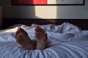 Zašto se preporučuje spavanje na LEVOJ STRANI? Evo u čemu je razlika