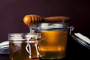 Pesticidi i nervni agensi pronađeni u 75% meda!