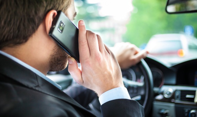 Istraživanje: Vozače sve više ometa tehnologija za informisanje i zabavu u automobilu