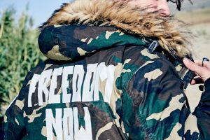 Replay predstavio ultralaki perjani mantil sa dva lica od revolucionarnog ThindownTM materijala, za sezonu jesen/zima 2017-18
