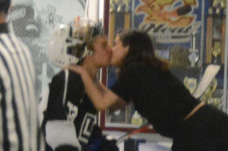 Džastin Biber i Selena Gomez poljupcem potvrdili da su zajedno! (FOTO)
