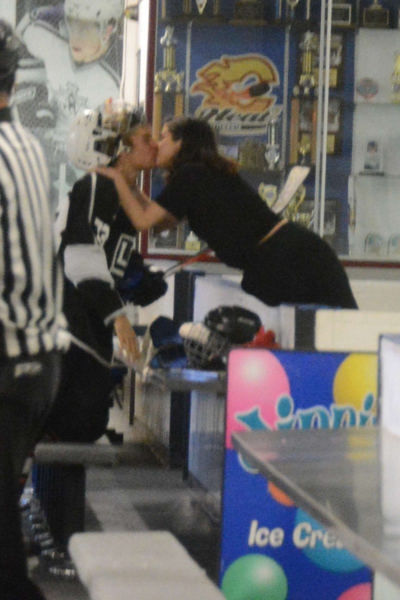 Džastin Biber i Selena Gomez poljupcem potvrdili da su zajedno! (FOTO)