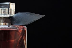 Da li parfem ima ROK TRAJANJA? Smatra se da ove note traju kraće