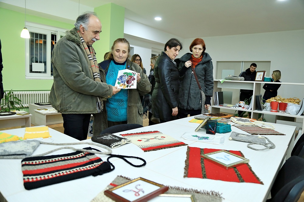 PROJEKAT „RUKOTVORINE“ ZAVRŠEN DODELOM SERTIFIKATA