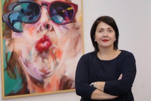 UNIQA prijatelj izložbe „Refrakcija identiteta“ akademske slikarke Maše Đuričić Džudžević