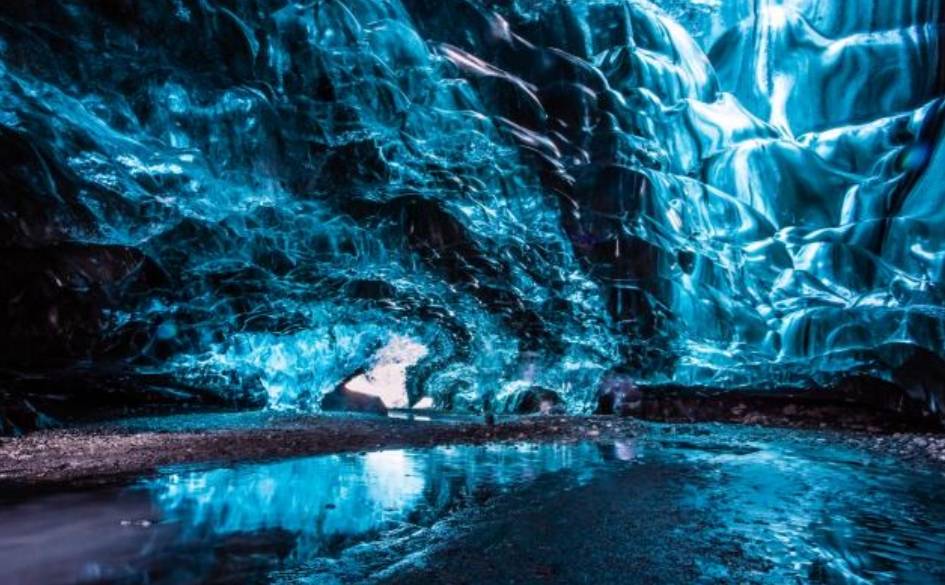 Očaravajuće plavetnilo spektakularnih ledenih pećina