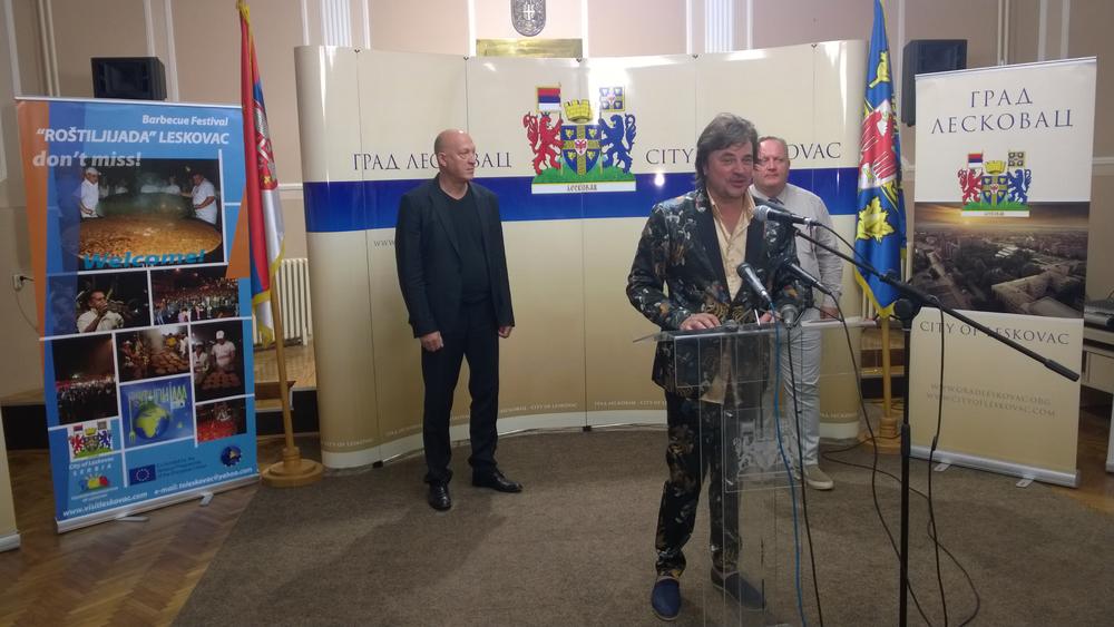 Alen Islamović pokazao Leskovčanima da rok muzika i roštilj idu zajedno
