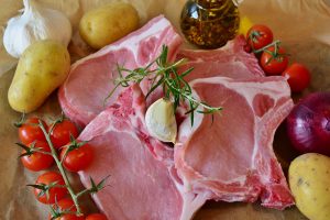 Recept dana: Svinjske šnicle sa senfom, vinom i bosiljkom
