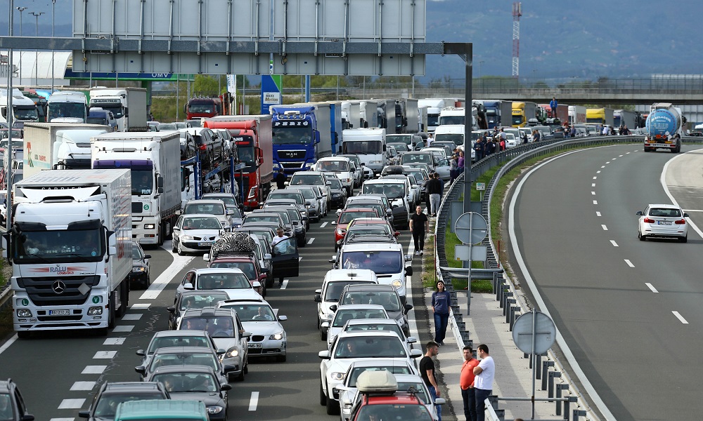 Velike GUŽVE na granicama, neki će morati i u KARANTIN