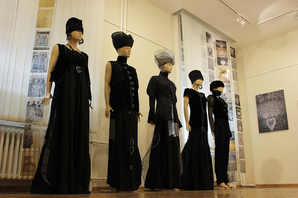 Serbia Fashion Week se otvara spektakularnom izložbom kolekcije visoke mode inspirisane srpskom vojnom uniformom