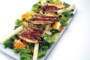 RECEPT DANA: Pileća salata sa MANDARINOM i KIVIJEM