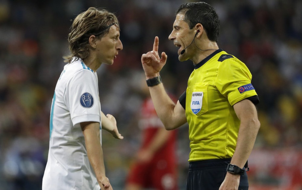 BRAVO, MAŽIĆU! Sjajno priznanje za srpskog arbitra, a da vidite ko je IZA NJEGA na listi najboljih svetskih sudija...