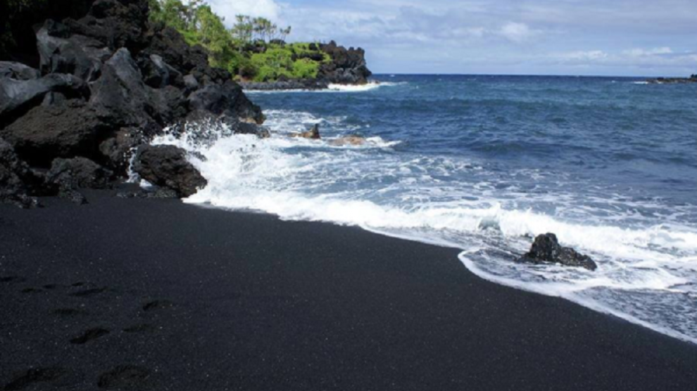 Najveća atrakcija na Havajima je nova plaža koju je stvorio vulkan