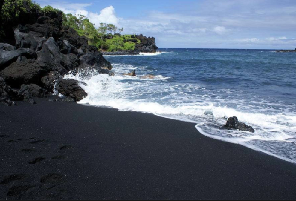 Najveća atrakcija na Havajima je nova plaža koju je stvorio vulkan