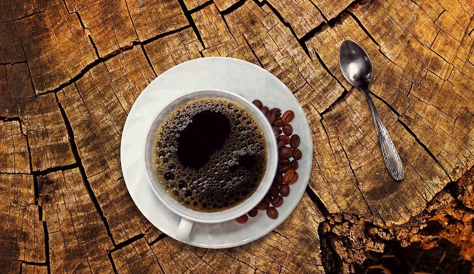 Doktorka upozorila kako piti kafu posle 50. godine: "Dodajte jedan sastojak u nju za jak imunitet"