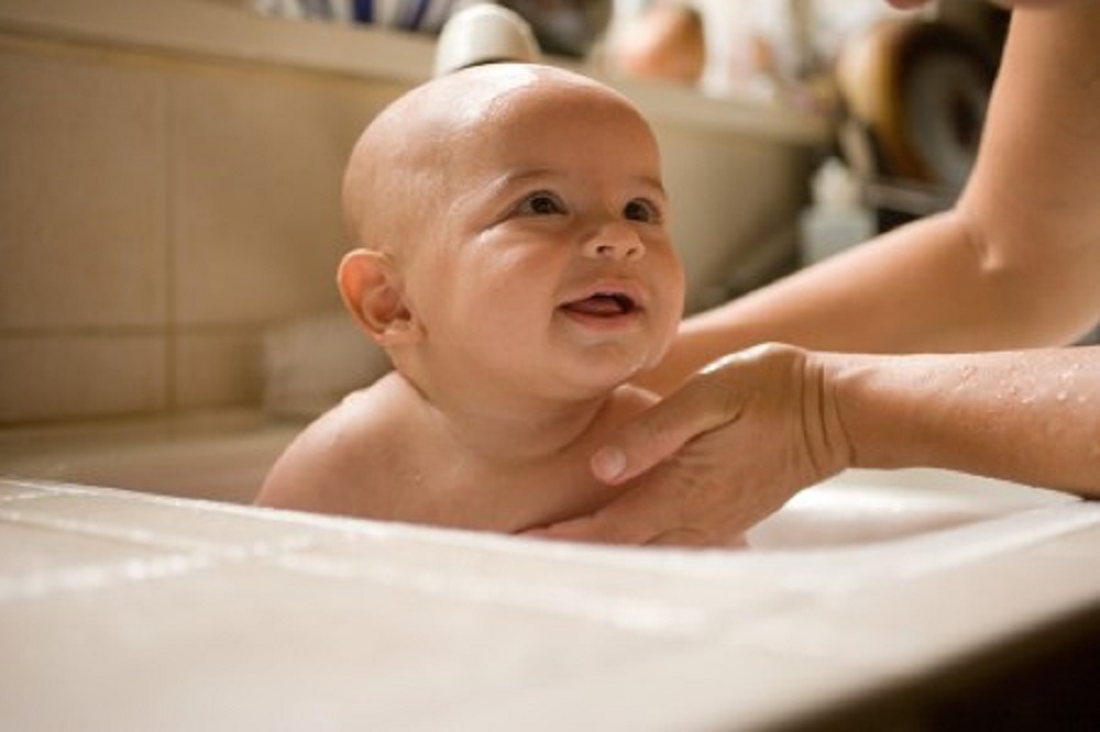 Pravilan razvoj bebe može biti pomognut prvim "razgovorima" sa njom