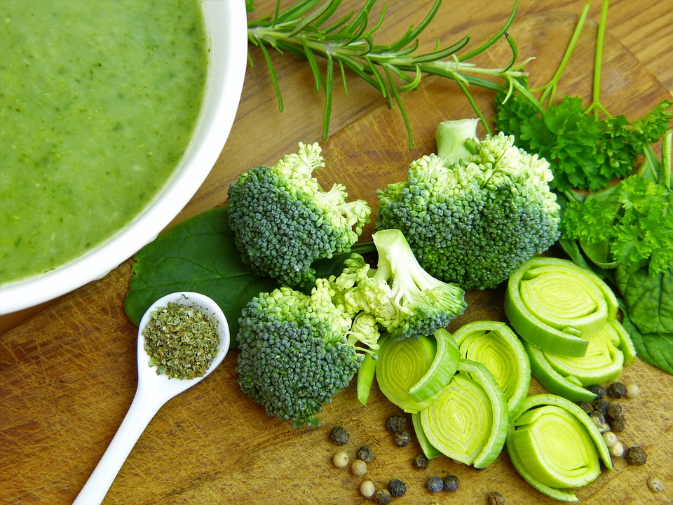 Recept dana: Pileća supa s brokolijem