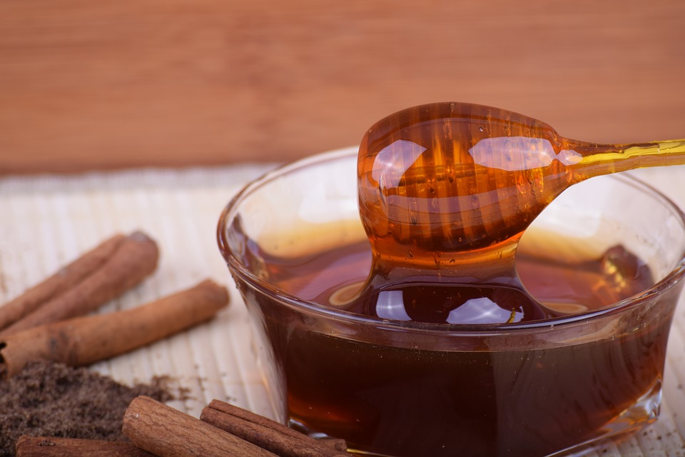 Domaći sirup od meda i zelenih oraha za bolji rad štitne žlezde i jačanje imuniteta!