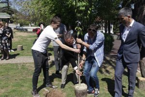 Na Međunarodni dan planete Zemlje zasađene sadnice prijateljstva u Beogradu