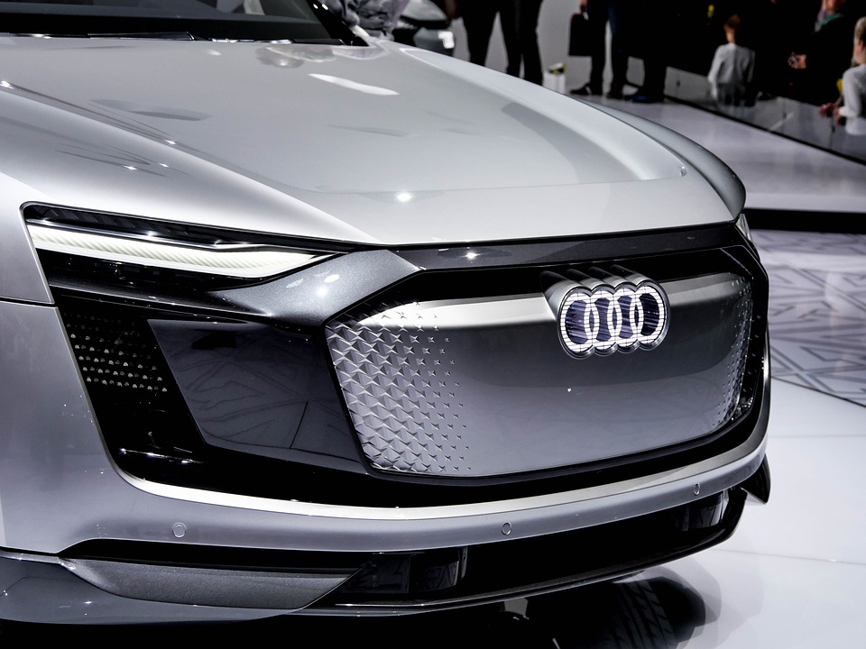 Električni Audi zaostaje za Teslom po autonomiji u vožnji