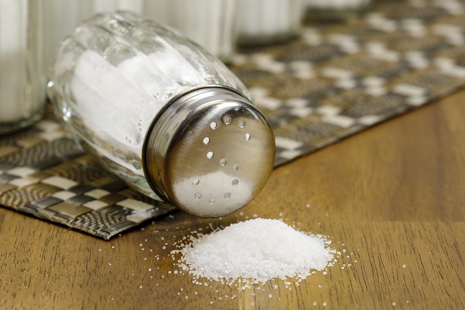 6 znakova koji otkrivaju da jedete previše soli!