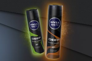 Formulacija sa crnim ugljem obogaćena je novim, harizmatičnim mirisima: Nova NIVEA MEN DEEP linija sa crnim ugljem – efikasna zaštita od znojenja koja traje 48 sati sada je još snažnija i bogatija za dva nova mirisa – AMAZONIA i ESPRESSO! NIVEA MEN DEEP linija antiperspiranata pruža pouzdanu zaštitu od znojenja koja traje 48 sati, dok moćna formulacija sa crnim ugljem čini kožu čistom i suvom. Njihovo efikasno antibakterijsko dejstvo vam daje osećaj dodatne zaštite i samopouzdanja tokom čitavog dana. Uz nove, moćne saigrače, sada ste spremni na odvažnu igru: NIVEA MEN DEEP | AMAZONIA NEUKROTIVA SVEŽINA: MIRIS SLOBODNOG DUHA Ovaj dinamičan muževni miris obogaćen osvežavajućim akordima citrusnih i aromatičnih nota i reskog đumbira oslobodiće vaš neukrotivi duh. Drvenaste note vam pružaju osećaj suve, čiste kože i prijatne svežine tokom celog dana. NIVEA MEN DEEP | ESPRESSO NEODOLJIVA SENZUALNOST: NIŠTA NE MOŽE DA NADMAŠI MIRIS KAFE Otkrijte novi, zavodljivi miris u kome se stapaju osvežavajuće gornje note, espresso ristretto i diskretne note začina i tamne čokolade. Nedoljiva kombinacija dragocene lavande i zagonetnih drvenastih nota pretvaraju ovaj miris u pravo senzualno uživanje. Za vaš neukrotivi duh. NIVEA MEN DEEP AMAZONIA antiperspirant, 150 ml, okvirna maloprodajna cena 409 Rsd NIVEA MEN DEEP AMAZONIA rol-on 50 ml, preporučena maloprodajna cena 409 Rsd Za vašu neodoljivu privlačnost. NIVEA MEN DEEP ESPRESSO antiperspirant, 150 ml, okvirna maloprodajna cena 409 Rsd NIVEA MEN DEEP ESPRESSO rol-on 50 ml, okvirna maloprodajna cena 409 Rsd Novi proizvodi će biti dostupni od maja 2019.