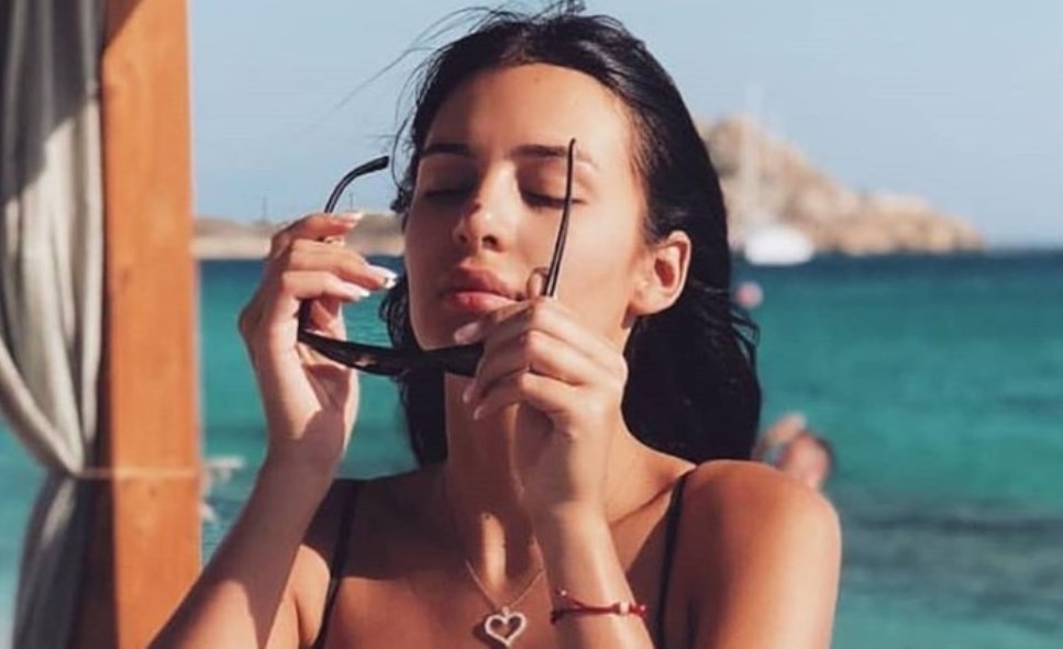 SRUŠILA INTERNET: ANASTASIJA PRVI PUT ISTAKLA SEKSI POPRSJE I ZALUDELA FANOVE! (FOTO)