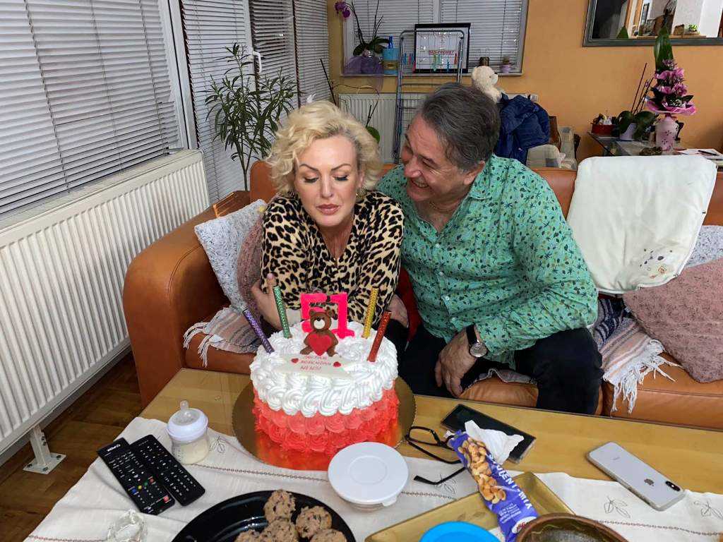 Halid Muslimović iznenadio Adelisu za rođendan