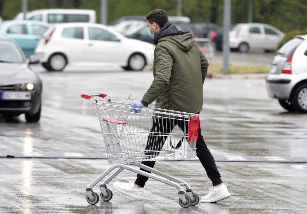 EKSKLUZIVNE PAPARAZZO FOTKE: Ljuba i Katarina u Uskršnjoj kupovini!