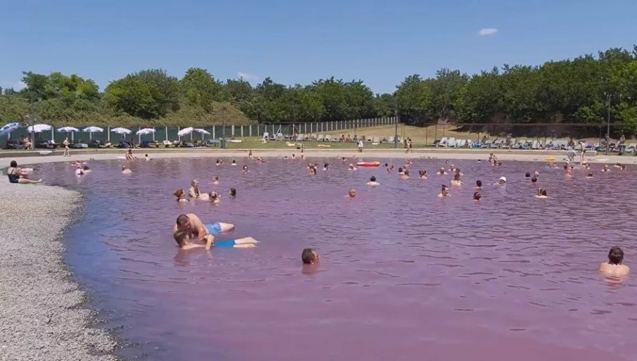 KAO IZ BAJKE: Roze jezero nalazi se u Srbiji (FOTO/VIDEO)