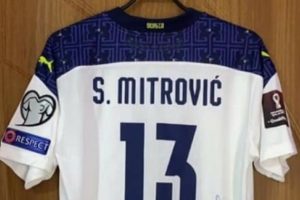 Stefan Mitrović poklonio dres za aukciju za malog Gavrila!