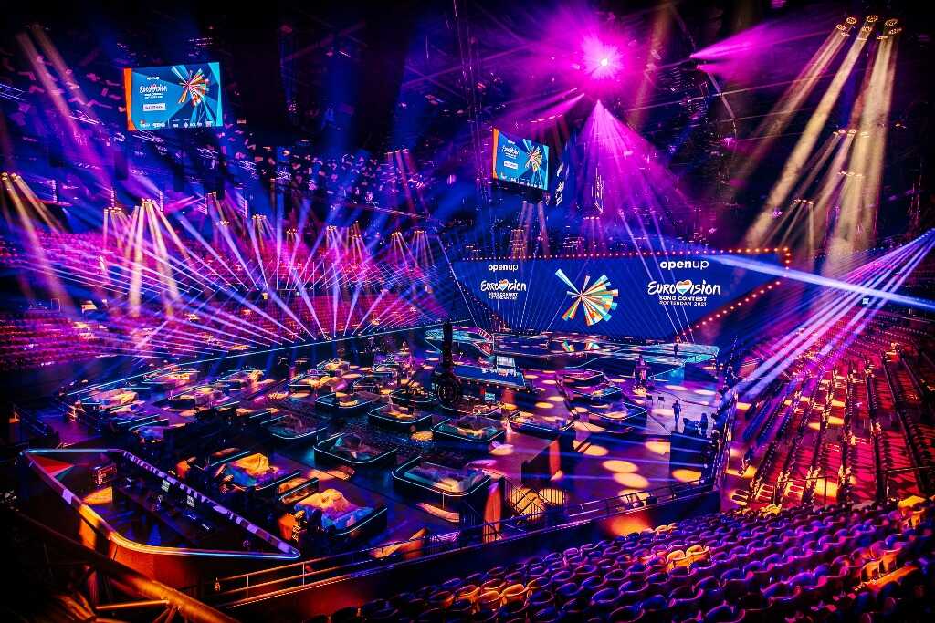Dok sitno brojimo do nastupa naših predstavnica na ovogodišnjem Evrosongu, otkrivamo kako će izgledati nastup popularnih "hurikanki" i scena u roterdamskoj areni!
