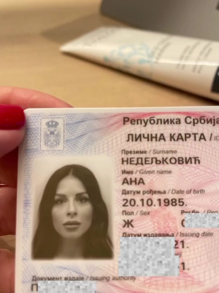 Ana Sević pohvalila se fotografijom i novim prezimenom u ličnoj karti